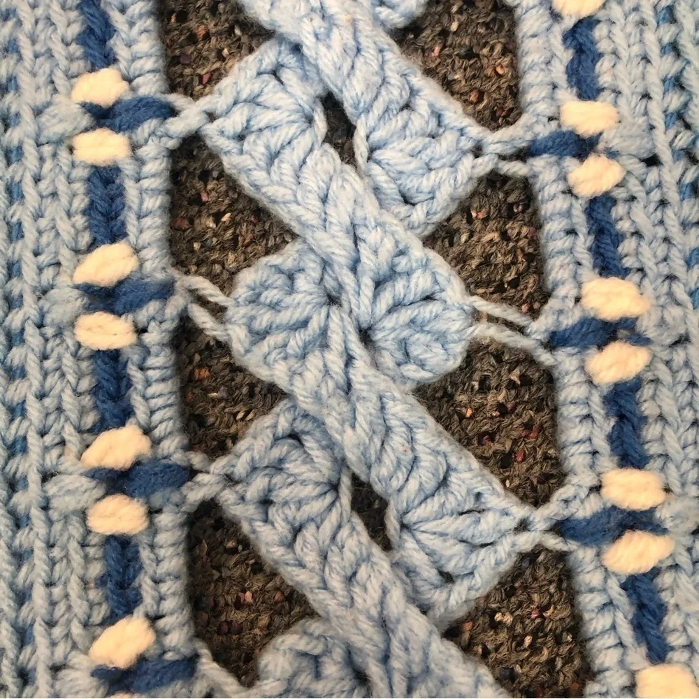 Vtg Hand Crochet Afghan Lap Baby Blanket Throw Scalloped Edge Blues & White